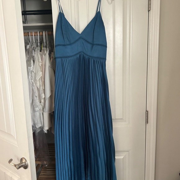 Bardot Blue Pleated Midi Dress US size 6 - Picture 4 of 5